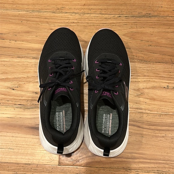 SKETCHERS Go Run shoes (NWOT) - Picture 4 of 5